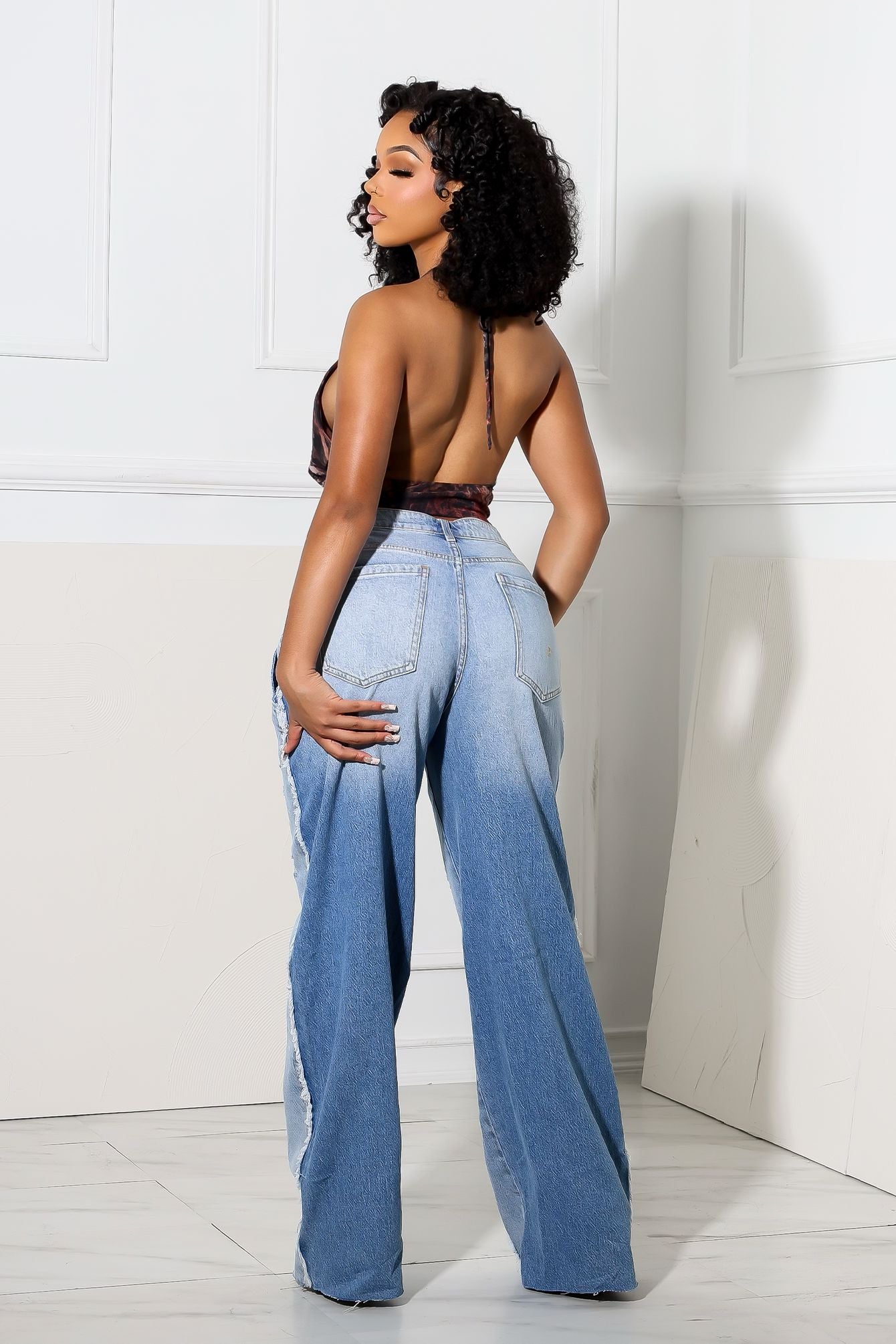 Peek Mode Mesh Print Halter Top